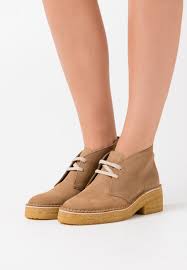 Theater days and originally debuted in the mobile game the idolm@ster million live!. Clarks Originals Arisa Desert Ankle Boot Dark Sand Hellbraun Zalando De