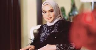 Melihat kepada senarai lagu yang bertanding, sfmm35 bakal tampil dengan saingan cukup sengit bukan sahaja daripada persembahan solo tetapi juga. Showbiz Bob To Replace Siti To Perform Anta Permana At Muzik Muzik 34 Semi Finals