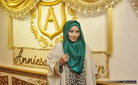 Anniesa melahirkan pada juli 2017 lalu setelah 11 tahun menunggu kehadiran. Anniesa Hasibuan Raih Piala Cannes Sebagai Desainer Terbaik Okezone Lifestyle