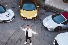 Achetez de nouveaux ferrari f1 vêtements et équipements chez fanatics international. Arsenal Aubameyang Revele Les Deux Voitures Qui Le Font Fantasmer