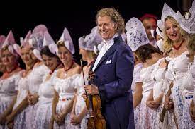 May 29, 2021 · nicht nur die fußballer in der königsklasse zählen zu den besten ihrer zunft, auch ihre frauen können sich sehen lassen. German Andre Rieu Die Grosse Deutschlandtournee 2021 Andre Rieu Press Room