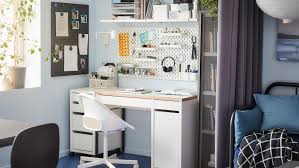 The kullaberg swivel chair together with the fjällbo laptop table, and rough design shelving. Arbeitszimmer Ideen Inspirationen Ikea Deutschland