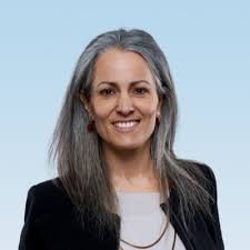 J'ai commencé officiellement ma carrière en coms le 6 janvier 2005. Déjà 20  ans à œuvrer pour différentes organisations, à collaborer avec des équipes  formidables, à découvrir des secteurs…