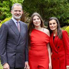 Infanta Sofia de Borbon 💕 | Graduación de bachillerato Internacional en el  UWC Atlantic 2025✨🥺 orgullos de los logros de Sofía🫂 #uwc  #uwcatlanticcollege... | Instagram