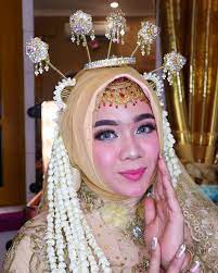 Isi video proses pembuatan paes ageng hijab, atau paes ageng muslim modifikasi tanpa kerok video wedding clip pernikahan muslim pengantin adat jawa (javanese wedding ceremony) dengan baju pengantin paes. Adat Jawa Hijab Tanpa Paes Sanggar Rias D Mayang Taurai Facebook
