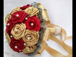 Gunakan lem kerajinan tangan atau lem panas untuk menempelkan cobalah membuat bunga pita satin tanpa jahitan. Pin Di Satin