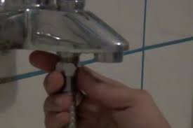 Hier zeige ich, bei einer waschbecken armatur das oberteil tauscht. Video Duschschlauch Wechseln So Geht S