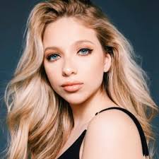 Gianna Leone (@giannaleone526)