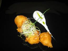 Involtini di gamberoni in pastella fritti in olio d'arachide, appetitosi e croccanti. Rosmarinonews It Antipasti Gamberoni In Pastella Di San Marzano Su Fonduta Di Burrata