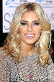 Pop Star And Style Blogger Mollie King Pictured Here At Londonfashionweek Find Out How You Can Bid For Her B Mollie King Hair Hair Styles Medium Hair Styles