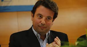 Há muita podridão nos partidos políticos