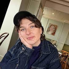 Genevieve Denton's Instagram, Twitter & Facebook