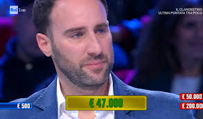 Affari Tuoi, Marco incassa 47mila € e crolla: la storia drammatica