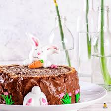 Kuchen 15 minuten in der form auskühlen lassen, bevor er auf eine kuchenplatte gegeben werden kann. Ostertorte Baumstamm Torte Mit Osterhasen Backina