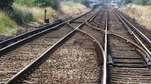Railway track और Rail line को ...