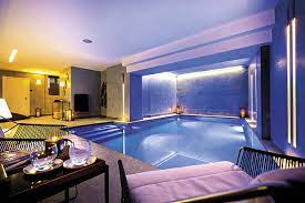 Super résidence au calme avec piscine et hammam à 2 pas de la cité de carcassonne oùon peu aller à pied en 10 minutes. Piscine Interieure A Paris Le Luxe Ultime