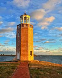 Did you know that Avery Point Lighthouse in Groton, Connecticut is the last  lighthouse built in the state? These 📸 are from my day trip to Avery Point  in Groton CT last