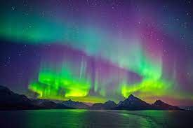 Dort erfahrt ihr, wann und wo ihr nordlichter entdecken könnt. Polarlicht Fotoreise 2021 2022 Norwegen Fotoworkshop Nordlicht Urlaub Fotokurs Hurtigruten Seereise Bergen Kirkenes