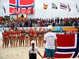 Beach handball — le beach handball est un sport collectif dérivé du handball en salle mais qui se pratique sur sur du sable (d où son nom, beach signifiant plage en anglais). Oe5kw0ncmgqexm