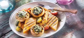 Vegane Grillpolenta Mit Gefullten Champignons Rezept In 2020 Gefullte Champignons Rezepte Salatsaucen Rezepte