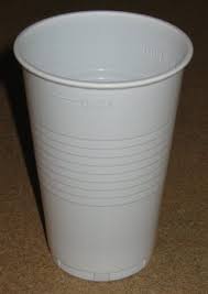 Getränke in ausreichender menge gehören zu jeder veranstaltung und zu jedem event. Datei Plastikbecher Jpg Wikipedia