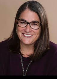 Laura Bever's Instagram, Twitter & Facebook