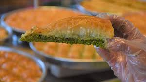 Havuç dilimi ve özel şöbiyeti üzerine baklava tanımıyor gastronomi uzmanları, ayrıca. Turkish Dessert Baklava In Gaziantep Anadolu Agency