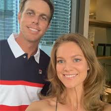 Photo : Sam Querrey et sa femme Abby Dixon, selfie en mars 2019 sur  Instagram. Marié depuis juin 2018, le couple a révélé à l'automne 2019  attendre son premier enfant.