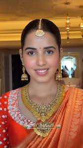 For her Pelli Kuthuru 🪷 event, we went with a minimal makeup look proving  that you don’t need heavy layers to shine. Many believe building up  products is the only way to look your best, but I feel the ...