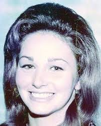 Laura Piatt's Instagram, Twitter & Facebook