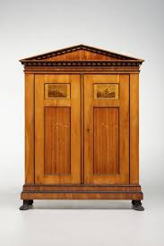 Munchen 1815 1820 In Den Oberen Fullungen Landschaften In Umdrucktechnik Klassizistischer Schrank Wohl Johann Biedermeier Mobel Antike Schranke Antike Mobel