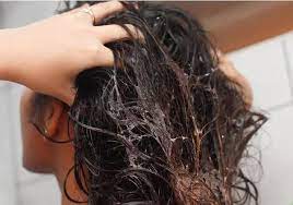 La frequenza con cui lavare i capelli solo con acqua dipende da una serie di fattori, tra cui la quantità di olio, sudore, sporco e prodotti presenti nei capelli insieme al tipo di capelli. Un Antica Cura Per I Capelli Lo Shampoo Con L Acqua Di Riso Epoch Times Italia
