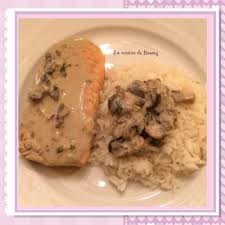Un Delicieux Poisson Agremente D Une Sauce Moutarde A La Ciboulette Et Ses Champignons C Etait Vraimen Recettes De Cuisine Recette Saumon Frais Pave De Saumon