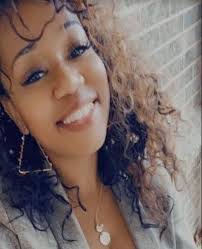 Shaina Thomas's Instagram, Twitter & Facebook