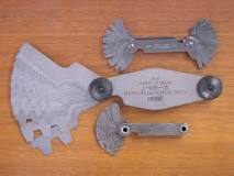 Thread pitch gauge