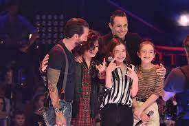 The voice season 19 finale was steady in the key demo's ratings with the season 18 coronation episode in may, but down in total viewers. The Voice Kids Finale 2019 Schwestern Duo Mimi Und Josefin Aus Team Bosshoss Holt Sich Den Sieg News De