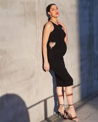 Das bedeutet für die werdende mutter jedoch (noch) nicht, die beine hochzulegen. Diskussionen Ist Schwangere Rebecca Mir Auf Foto Zu Nackt Promiflash De