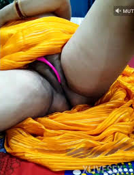 Desi babe rides toy in private cam