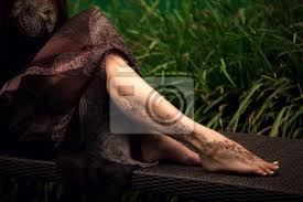 Touch device users, explore by touch or with swipe. Henna Tattoo Design Auf Den Beinen Schone Indische Mehendi Ornamente Wandsticker Fragment Detail Urlaub Myloview De