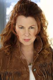 In 1994, fallon made her film debut in 'only you'. Siobhan Fallon Hogan Imdb