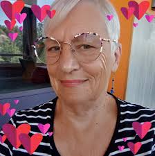 Acidulé, sucré et fondant 😍 — ce beurre de rhubarbe maison, c'est un vrai  rayon de soleil à tartiner. Juste de la rhubarbe, du sucre, et une touche  d'épices… Déjà goûté la