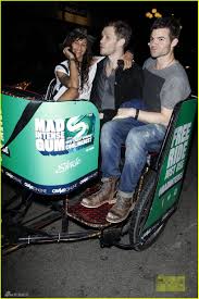 组图：《初代吸血鬼》大K携新婚妻子以叔围观- 中文文化- 中国日报网