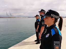 La policía nacional tiene un nuevo color, ahora vestirá de azul para unirse al estándar internacional. Nuevo Uniforme De La Policia Portuaria Tarragonaport