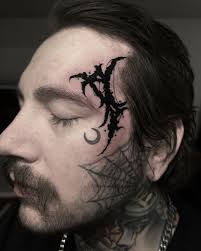 I had the honor of tattooing @sideshow_danny after the @gilatattooexpo . We  didn't have a stencil machine so I sharpie'd this