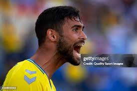 39 Photos & High Res Pictures