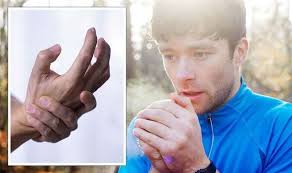 Arthritis: Symptoms include fingernails falling out