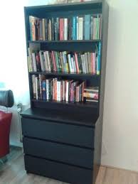 Weinkisten laminat ist der trend. Sort Of Ikea Hack Billy Bookcase Combined With Malm Boy Room Billy Regal Ideen Ikea Malm Kommode Schlafzimmer