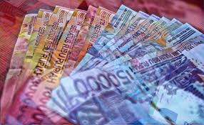 Saat ini saya juga sedang bekerja menjadi karyawan di suatu bank atau koperasi peminjaman uang ini tidak sempat berbisnis yang lainnya karena memang terhambat oleh waktu jam kerja, jadi untuk mengisi waktu luang lebih baik memanfaatkan pekerjaan online di internet dengan gaji tidak menetap sebagai penghasilan tambahan, maksud dari pendapatan. Pekerja Gaji Besar Bisa Dapat Bantuan Rp3 5 Juta Pengganti Blt Okezone Economy