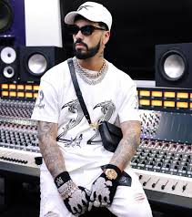 Anuel AA calienta motores para su debut en Hollywood al lado de Dave  Bautista: "Ahora comienza mi carrera como actor"