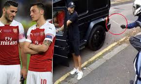 Both kolasinac and özil, an attacking midfielder and one of germany's 2014 world cup winners, played for the gunners in a friendly against barcelona last weekend. Mesut Ozil And Sead Kolasinac Left Out Of Arsenal Squad Following Further Security Incidents Daily Mail Online